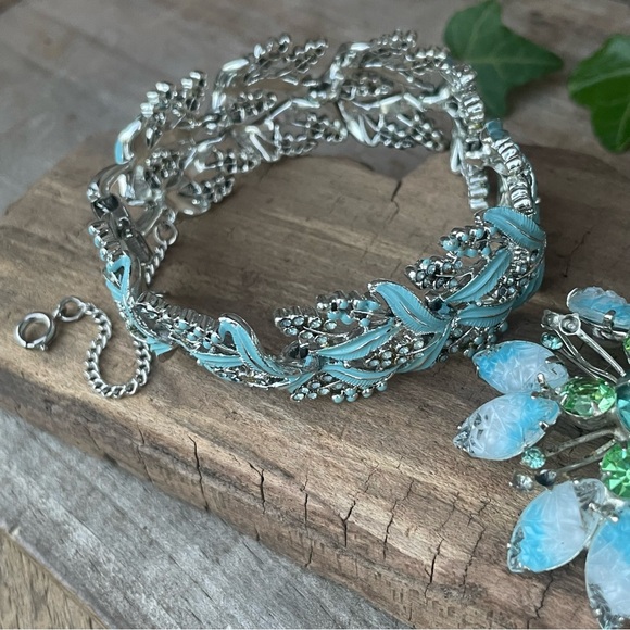 Coro Enamel & Rhinestone Brooch & Bracelet Set Pastel Blue - Picture 5 of 15